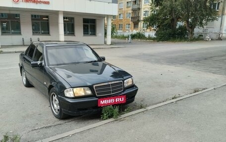 Mercedes-Benz C-Класс, 1997 год, 500 000 рублей, 2 фотография