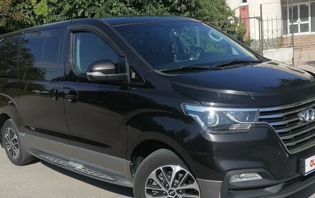 Hyundai Grand Starex Grand Starex I рестайлинг 2, 2019 год, 4 200 000 рублей, 2 фотография