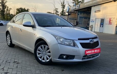 Chevrolet Cruze II, 2010 год, 680 000 рублей, 3 фотография