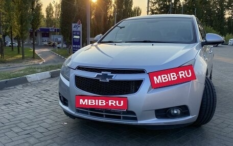 Chevrolet Cruze II, 2010 год, 680 000 рублей, 2 фотография