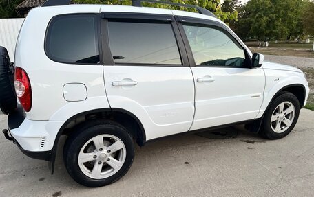 Chevrolet Niva I рестайлинг, 2017 год, 850 000 рублей, 4 фотография