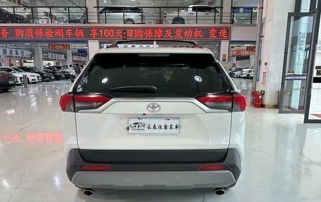 Toyota RAV4, 2020 год, 2 500 000 рублей, 3 фотография