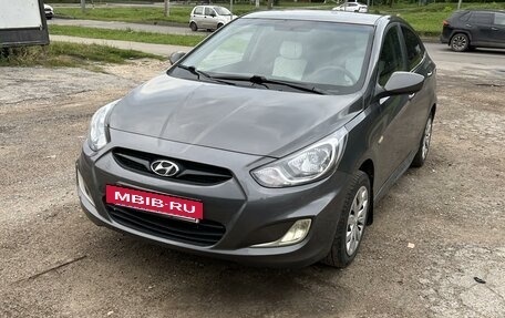 Hyundai Solaris II рестайлинг, 2012 год, 610 000 рублей, 3 фотография