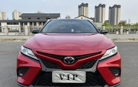 Toyota Camry, 2021 год, 2 600 000 рублей, 2 фотография