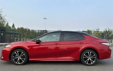 Toyota Camry, 2021 год, 2 600 000 рублей, 4 фотография