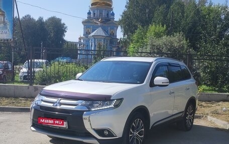 Mitsubishi Outlander III рестайлинг 3, 2015 год, 2 310 000 рублей, 2 фотография