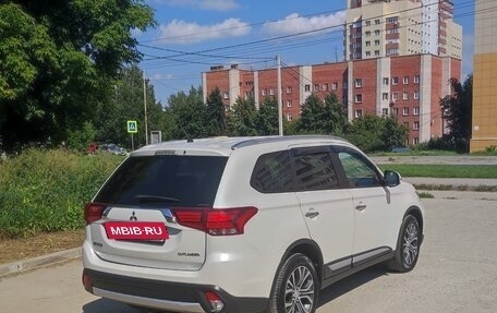 Mitsubishi Outlander III рестайлинг 3, 2015 год, 2 310 000 рублей, 4 фотография