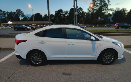 Hyundai Solaris II рестайлинг, 2021 год, 1 900 000 рублей, 2 фотография