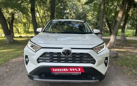 Toyota RAV4, 2020 год, 3 550 000 рублей, 2 фотография