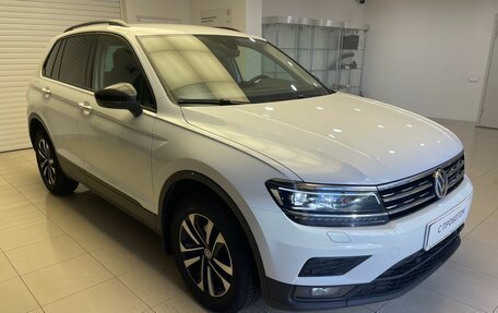 Volkswagen Tiguan II, 2020 год, 2 490 000 рублей, 2 фотография