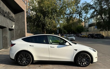 Tesla Model Y I, 2020 год, 4 000 000 рублей, 2 фотография