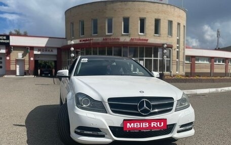 Mercedes-Benz C-Класс, 2011 год, 2 000 000 рублей, 2 фотография