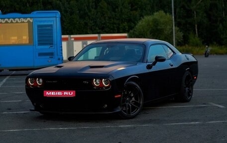 Dodge Challenger III рестайлинг 2, 2020 год, 4 800 000 рублей, 2 фотография