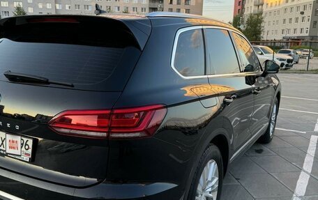 Volkswagen Touareg III, 2019 год, 4 550 000 рублей, 3 фотография