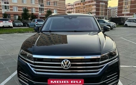 Volkswagen Touareg III, 2019 год, 4 550 000 рублей, 2 фотография