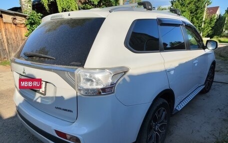 Mitsubishi Outlander III рестайлинг 3, 2014 год, 1 600 000 рублей, 5 фотография