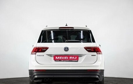 Volkswagen Tiguan II, 2018 год, 2 307 000 рублей, 5 фотография