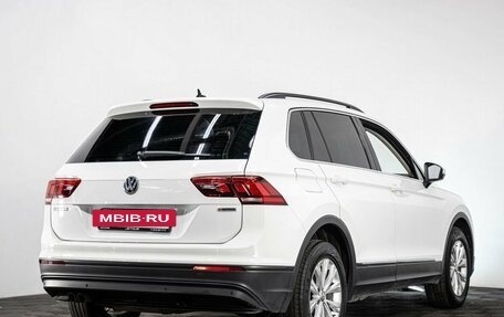 Volkswagen Tiguan II, 2018 год, 2 307 000 рублей, 6 фотография