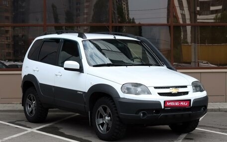 Chevrolet Niva I рестайлинг, 2018 год, 928 000 рублей, 1 фотография