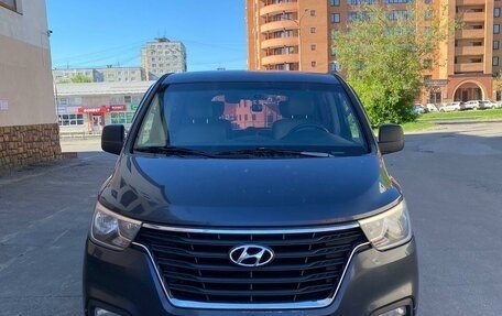 Hyundai Grand Starex Grand Starex I рестайлинг 2, 2019 год, 3 060 000 рублей, 1 фотография