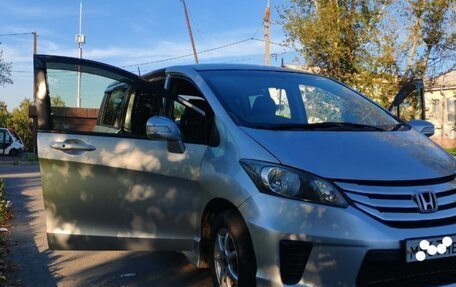 Honda Freed I, 2012 год, 1 310 000 рублей, 3 фотография