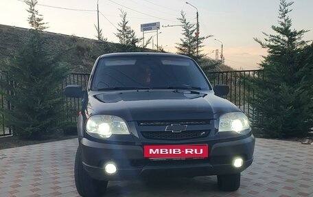 Chevrolet Niva I рестайлинг, 2010 год, 755 000 рублей, 2 фотография