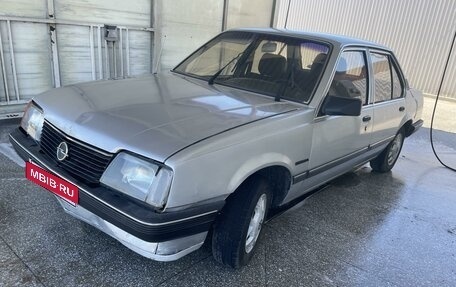 Opel Ascona C, 1982 год, 185 000 рублей, 1 фотография