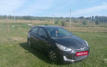 Hyundai Solaris II рестайлинг, 2012 год, 800 000 рублей, 3 фотография