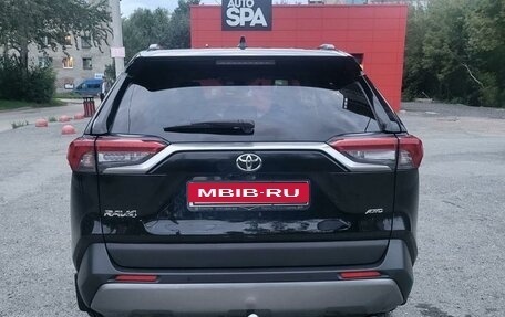 Toyota RAV4, 2021 год, 4 250 000 рублей, 3 фотография