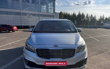 KIA Carnival III, 2017 год, 3 150 000 рублей, 2 фотография