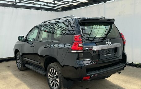 Toyota Land Cruiser Prado 150 рестайлинг 2, 2023 год, 7 990 000 рублей, 3 фотография