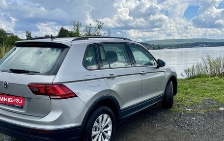 Volkswagen Tiguan II, 2019 год, 2 290 000 рублей, 2 фотография