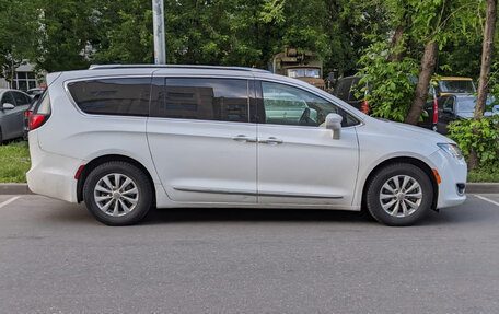 Chrysler Pacifica (RU), 2019 год, 3 580 000 рублей, 1 фотография