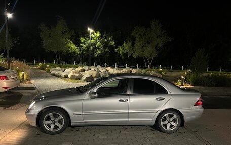 Mercedes-Benz C-Класс, 2003 год, 750 000 рублей, 2 фотография