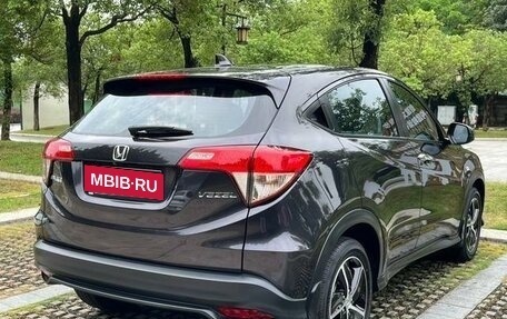 Honda Vezel, 2021 год, 1 800 000 рублей, 2 фотография