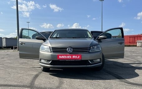 Volkswagen Passat B7, 2013 год, 1 349 000 рублей, 2 фотография