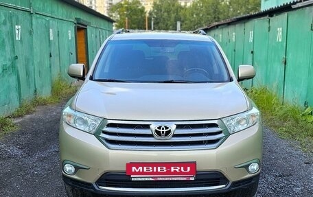 Toyota Highlander III, 2012 год, 2 990 000 рублей, 2 фотография