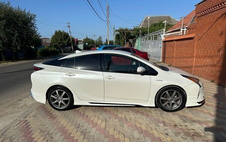 Toyota Prius IV XW50, 2017 год, 2 200 000 рублей, 4 фотография