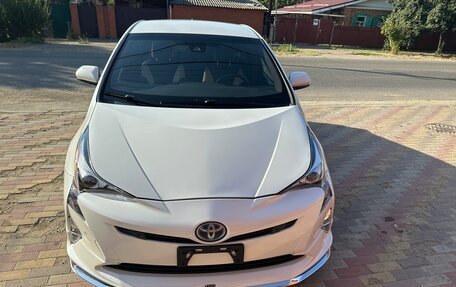 Toyota Prius IV XW50, 2017 год, 2 200 000 рублей, 3 фотография