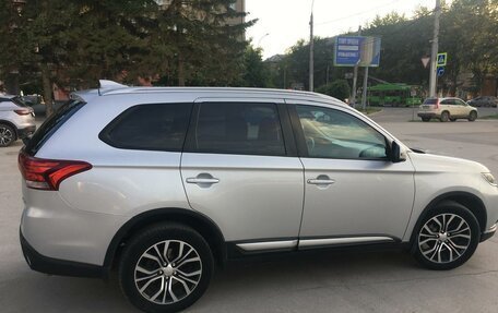 Mitsubishi Outlander III рестайлинг 3, 2017 год, 1 930 000 рублей, 4 фотография