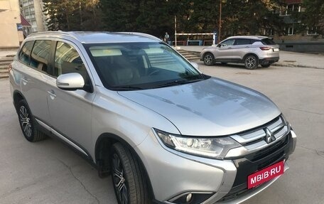 Mitsubishi Outlander III рестайлинг 3, 2017 год, 1 930 000 рублей, 2 фотография