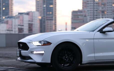 Ford Mustang VI рестайлинг, 2018 год, 2 680 000 рублей, 2 фотография