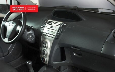 Toyota Yaris III рестайлинг, 2007 год, 586 850 рублей, 3 фотография