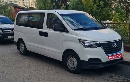 Hyundai H-1 II рестайлинг, 2020 год, 3 700 000 рублей, 3 фотография