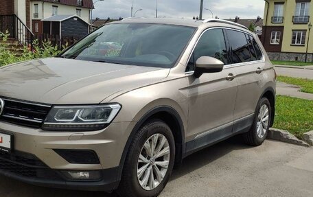 Volkswagen Tiguan II, 2017 год, 2 460 000 рублей, 2 фотография