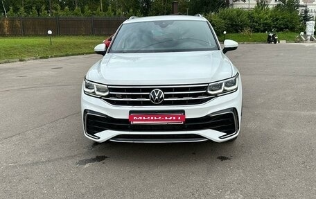 Volkswagen Tiguan II, 2021 год, 3 940 000 рублей, 2 фотография