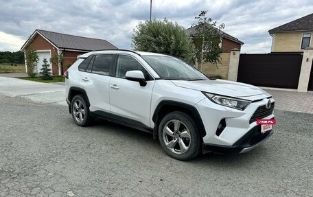 Toyota RAV4, 2021 год, 3 800 000 рублей, 3 фотография