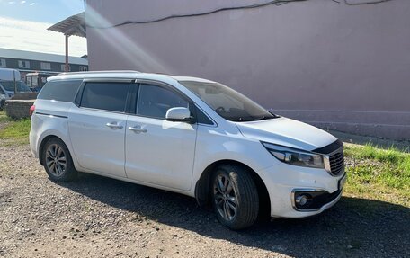 KIA Carnival III, 2017 год, 2 900 000 рублей, 2 фотография