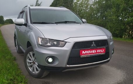 Mitsubishi Outlander III рестайлинг 3, 2010 год, 1 099 990 рублей, 2 фотография