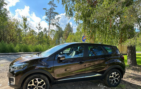 Renault Kaptur I рестайлинг, 2017 год, 1 900 000 рублей, 2 фотография